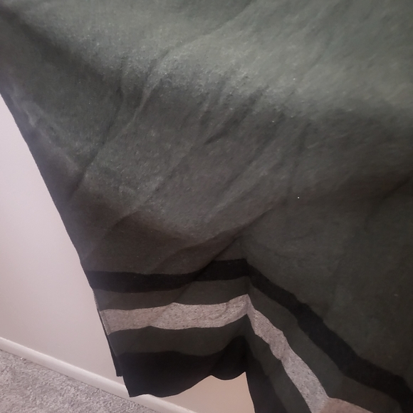 NWT cape - Picture 2 of 11